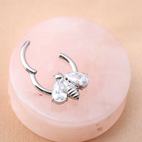 Anneau clicker en titane G23 avec motif abeille soudé pour l'oreille (tragus)