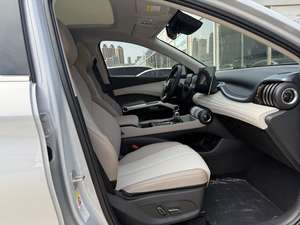 سيارة يوان بلس الكهربائية الرياضية متعددة الاستخدامات |   كابينة موسيقية خماسية الأبعاد + تصميم داخلي مستوحى من الصالات الرياضية |   شاشة دوارة |   مثالي للسائقين الشبابين ومشاركة السيارات - Product Image 4