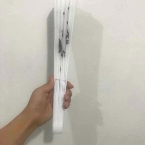 พัดพับโพลีเอสเตอร์ขนาด 13 นิ้ว ลายสลักแบบกังฟู พร้อมโครงพลาสติกแบบแกะสลัก - Product Image 5