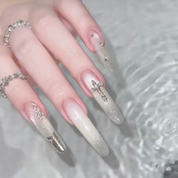 Ongles longs faits main à pression, motif œil de chat argenté, croix gothique et perles diamantées, élégants ongles français chic, vente en gros