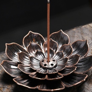 Vente en gros de porte-encens en métal Lotus, élégants supports d'encens aromatiques pour l'achat en gros - Product Image 2