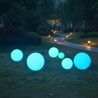 Lumière de sphère de boule de LED alimentée directement 110-240V avec ampoule de douille E27 boules en plastique multicolores 60cm