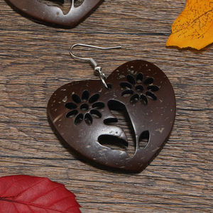 مجوهرات عتيقة من قشرة جوز الهند على شكل قلب عصري محفور يدويًا من النباتات والزهور للنساء لحفلات الزفاف - Product Image 5