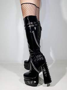 Goth Sexy con plateau con tacco alto al ginocchio <span class=keywords><strong>stivali</strong></span> con catena in vernice nera argento rivetti Y2K stile gotico Punk di grandi dimensioni per le donne degli uomini - Product Image 2