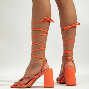 Sandales d'été confortables pour femmes à talon carré de 8 cm, avec lacets à la cheville, ornées de diamants colorés et de bout carré, idéales pour l'extérieur - Product Image 5