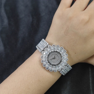นาฬิกาผู้หญิงคริสตัลลายดอกไม้หรูหราหน้าปัดลายดาวนาฬิกาสร้อยข้อมือควอตซ์สไตล์สีเงิน - Product Image 3