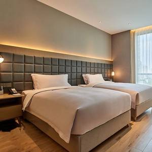 Economical Modern Hotel Bedroom Sets Plywood Base Platform <b>Bed</b> <b>Frame</b> with Tufted Headboard for Commercial Hospitality Furniture - Product Image 2