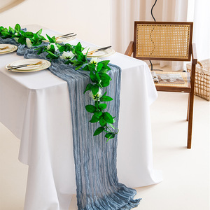 Nouveauté : Chemins <span class=keywords><strong>de</strong></span> <span class=keywords><strong>table</strong></span> personnalisés en <span class=keywords><strong>mousseline</strong></span> <span class=keywords><strong>de</strong></span> <span class=keywords><strong>soie</strong></span> vert sauge pour mariages <span class=keywords><strong>de</strong></span> luxe, fêtes <span class=keywords><strong>de</strong></span> Noël et tables <span class=keywords><strong>de</strong></span> salle à manger - Product Image 1