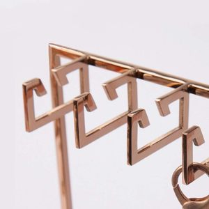 Présentoir suspendu moderne argenté et doré avec décoration de vitrine, support de rangement pour bijoux pour mobilier de magasin - Product Image 5