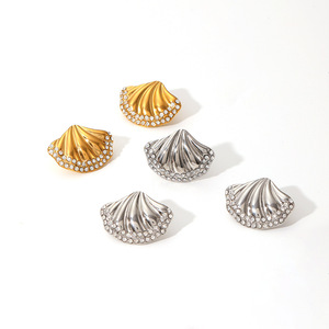 Pendientes de tuerca con forma de concha e incrustaciones de diamantes de imitación, de acero inoxidable, joyería para mujer, accesorio de moda para fiestas - Product Image 3