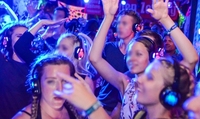 Système disco silencieux en gros d'usine le moins cher comprenant un casque disco silencieux flash à lumière LED et des émetteurs en option