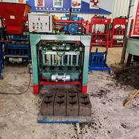 Machine de fabrication de briques creuses pour paver la route Machine de fabrication de briques en blocs de terre