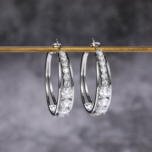 Orecchini a Cerchio Dorati con Cristalli e Strass, Placcati in Oro 22k, Gioielli Classici da Donna per Uso Quotidiano - Product Image 6