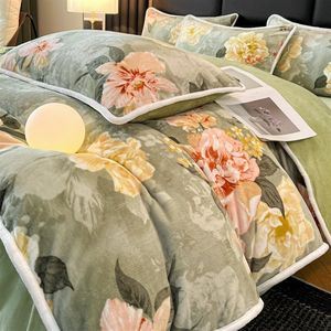 Moderno 4KG Leche de vaca Fleece Border Print Conjunto de cuatro piezas Grado de calidad de punto para la temporada de invierno - Product Image 1