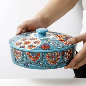 Cuenco de almacenamiento de cerámica con diseño creativo y tapa - Product Image 2