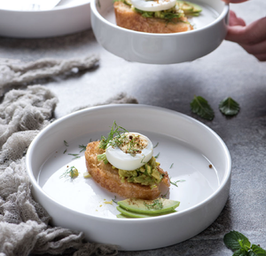 Juego de platos hondos apilables de cerámica blanca con logotipo personalizado, platos redondos minimalistas para servir, para hotel, restaurante, regalo de boda, venta al por mayor - Product Image 1