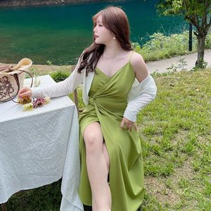 Cárdigan de punto fino Runqi N8653 para verano, con tirantes finos, estilo suelto y transparente, en blanco y negro, talla grande, para uso diario informal de mujer. - Product Image 3