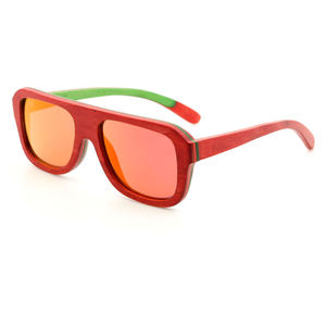 Lunettes de soleil Girly & Boyish en bois écologique pour enfants: montures multicolores et verres polarisés pour les voyages en famille - Product Image 5