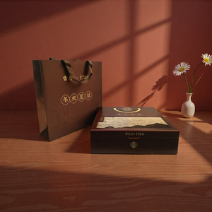 Caja de Regalo Rectangular de Madera con Estampado Dorado para Esencia de Cordyceps Sinensis, Empaque de Regalo Artesanal - Product Image 2