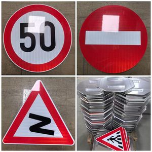 Señales de Tráfico LED Solares con Diseño Personalizado Gratuito para Clientes y Tablero de Notificaciones de Seguridad Vial con Resistencia al Agua IP68 y Visibilidad de 1000m - Product Image 2