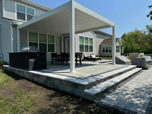 Pérgola Bioclimática Resistente al Invierno <span class=keywords><strong>con</strong></span> Capacidad para Nieve de 80 kg/m2 y Paredes Corredizas de Vidrio Templado - Product Image 1