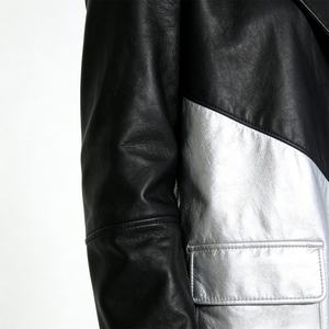 Cappotto Classico Invernale in <span class=keywords><strong>Ecopelle</strong></span> Bicolore, Collo a Risvolto, Chiusura con Bottoni, <span class=keywords><strong>Nero</strong></span> e Argento, Lunghezza Media per Donna - Product Image 4