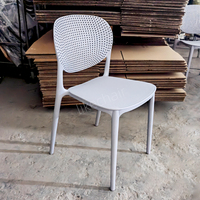 Chaise de salle à manger de luxe rustique portable en plastique PP, écologique, durable, imperméable, certifiée, pour hôtel et maison, garantie 2 ans