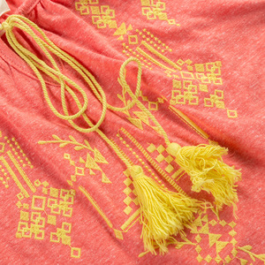 Blusa Infantil con Diseños Bordados Rumano en Color Dorado del Mercado Chino - Product Image 5