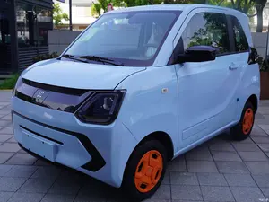 Dongfeng Xiaokongfeng MINI EV pure electric miniature vehicle 3-door 4-seat adult new energy hatchback 180km