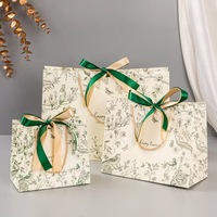 Sacs en papier kraft recyclé de luxe en gros avec impression de logo personnalisé, sacs cadeaux en stock, sacs à emporter pour la restauration rapide, sacs à poignée en ruban, sacs artisanaux pour bougies