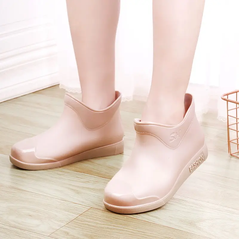 أحذية مطرية للنساء مقاومة للماء ذات تصميم جديد من المطاط المقاوم للانزلاق وهي الأعلى مبيعًا في المصنع وهي حذاء مطر مخصص من Lastik Cizme Wellington للنساء