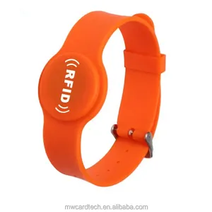 Bracelet en silicone RFID NFC HF personnalisé MW avec mini-étiquette, étanche et antivol, pour paiement, <span class=keywords><strong>contrôle</strong></span> d'accès et partage sur les réseaux sociaux - Product Image 3