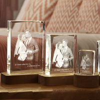 Cube en cristal de luxe gravé au laser 3D, écologique, ornement lumineux LED personnalisé, souvenir de mariage personnalisé pour les couples