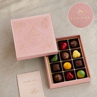 Emballage de luxe personnalisé pour chocolats et boîtes cadeaux - Carton rigide avec matériaux recyclés, finition dorée, boîtes en papier pour collations