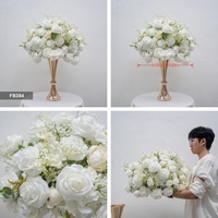 FB384 DKB Crafts Factory Boule de fleurs artificielles en rose blanche 50 cm, centre de table pour la décoration de fête de Noël