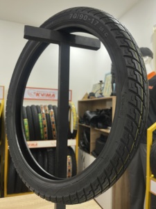 Neumático de Motocicleta KUMA K104F Más Vendido, Nuevo, de Caucho Natural, Bajo Ruido, con Clasificación de Capas 4PR/6PR/8PR para Reemplazo/Reparación, Varios Tamaños - Product Image 5