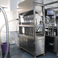 Machine de remplissage automatique de sachets liquides professionnelle, équipement d'emballage liquide haute précision pour ligne de production alimentaire