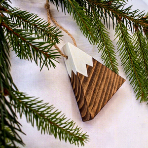 Adorno Navideño de Madera, Forma Triangular Rústica, Decoración Navideña con Temática Forestal, Decoración Invernal para el Hogar - Product Image 1