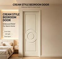 Portes intérieures en bois gaufré beige clair, motif cercle concentrique double en relief mat, pour décoration intérieure minimaliste française de style crème