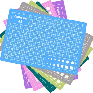 Tapete de Corte de PVC Antideslizante A5 de 9"x12", Tapete de Corte de 3 Capas Autoadhesivo para Costura - Product Image 1