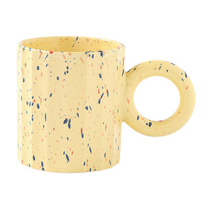 Taza de cerámica con diseño de puntos blancos, amarillos y azules para café, té, desayuno o regalo, diseño de taza individual. - Product Image 3