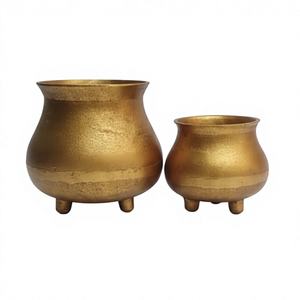 กระถางต้นไม้โลหะสีทองทันสมัยหรูหรา |   กระถางตั้งพื้นทรงสามขาแบบหรูหราสำหรับตกแต่งห้องรับแขกในงานแต่งงาน |   ต้นไม้ตั้งโต๊ะในร่มที่เป็นมิตรกับสิ่งแวดล้อม - Product Image 1