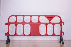 Barrière de circulation temporaire rouge et blanche, barrière de sécurité routière en plastique - Product Image 4