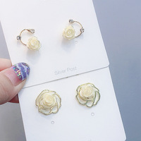 Anting Gantung Desain Bunga Mawar Sederhana Retro Berongga Trendi Bahan Alloy Unisex Grosir