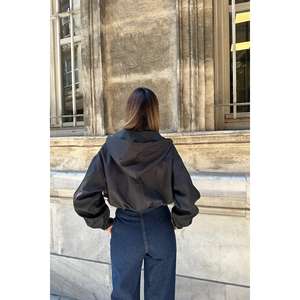 Chaqueta Bomber Negra Corta con Cierre para Mujer, Cortavientos, Manga Larga, Tejido de Tela, Abrigo, Ropa Exterior - Product Image 1