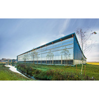 Construction de structure industrielle moderne en acier, préfabriquée, dédiée à l'élevage de poulaillers de chèvre