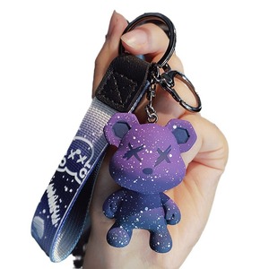 Porte-clés élégant en forme d'ours dégradé - Pendentif ours 3D tendance avec sangle pour usage quotidien, accessoires pour sac et clés <span class=keywords><strong>de</strong></span> voiture - Product Image 2