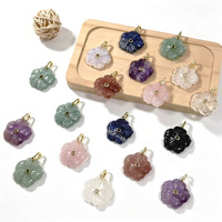 Pendentif Fleur en Pierre Naturelle Sculptée, Breloque Florale avec Anneau Doré, Améthyste, Quartz Rose, Aventurine pour Fabrication de Colliers et Bijoux DIY