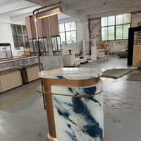 Comptoir d'accueil personnalisé en marbre pour restaurant, support de réception en acier inoxydable or rose, fabricant de mobilier commercial OEM/ODM