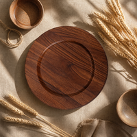 Piring alas kayu imitasi walnut 13 inci grosir, piring alas plastik PP untuk dekorasi pesta pernikahan, katering, dan acara lainnya (dalam jumlah besar)
